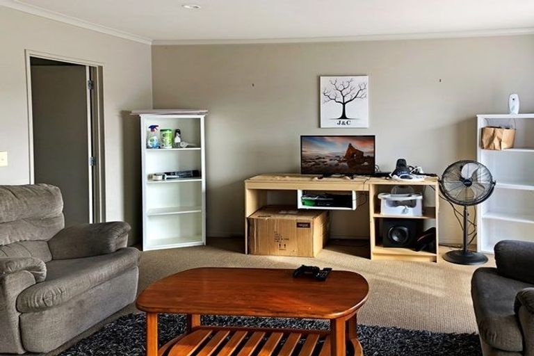 Photo of property in 43 Kellett Road, Ranui, Auckland, 0612