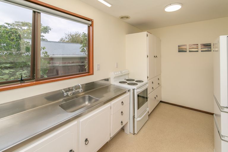 Photo of property in 2/105 Aorangi Road, Bryndwr, Christchurch, 8053