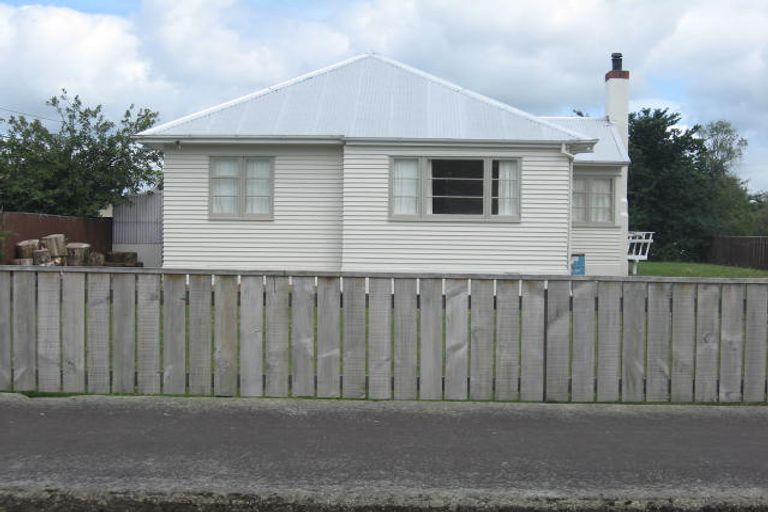 Photo of property in 12 Victoria Street, Pahiatua, 4910