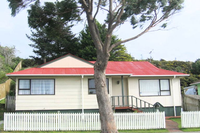 Photo of property in 28 Fenchurch Grove, Stokes Valley, Lower Hutt, 5019