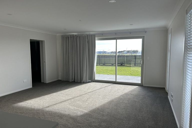 Photo of property in 37 Bill Miller Drive, Papamoa, 3118