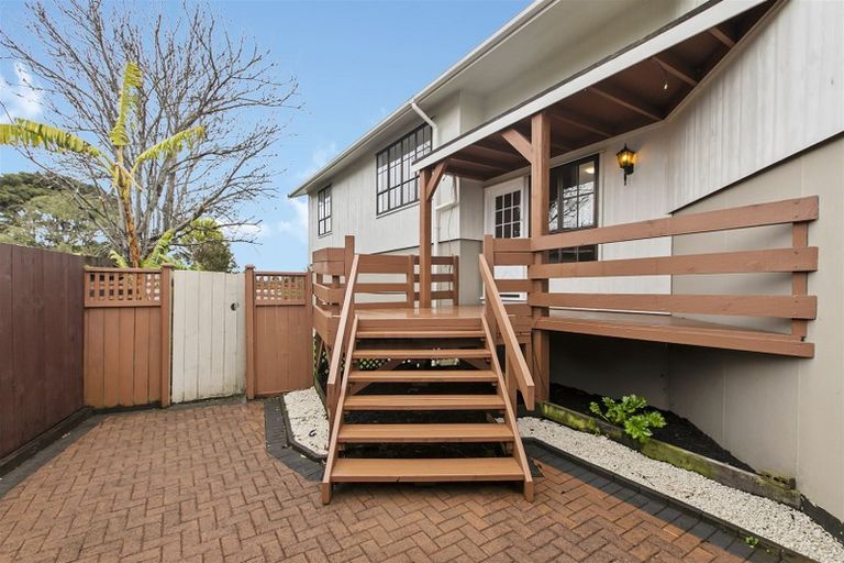 Photo of property in 7 Glen Vista Place, Bayview, Auckland, 0629