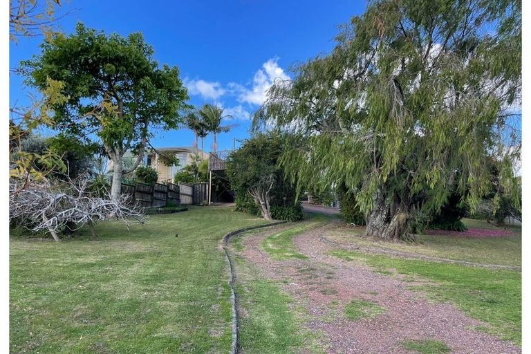 Photo of property in 893 Whangaparaoa Road, Manly, Whangaparaoa, 0930