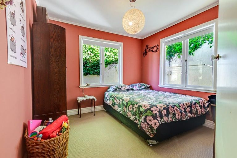 Photo of property in 16 Spencer Road, Hospital Hill, Napier, 4110