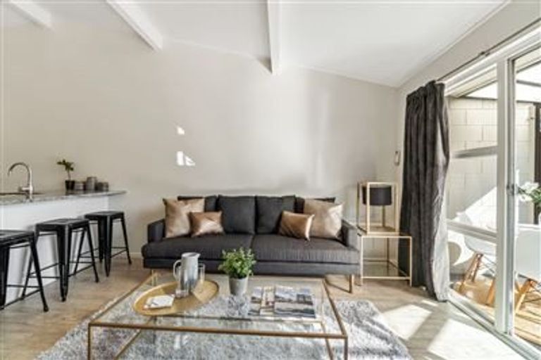 Photo of property in 2/32 Abberley Crescent, St Albans, Christchurch, 8014