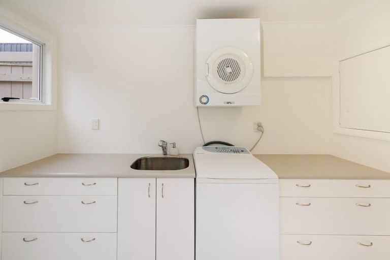 Photo of property in 69 Jickell Street, Hokowhitu, Palmerston North, 4410