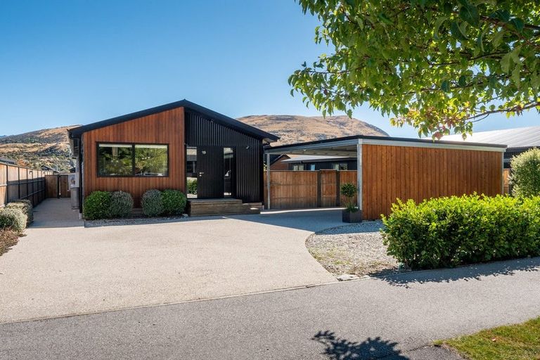 Photo of property in 19 Maize Street, Jacks Point, Queenstown, 9371