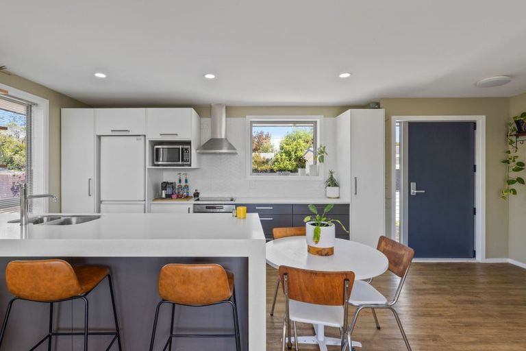 Photo of property in 2/126a Middlepark Road, Sockburn, Christchurch, 8042