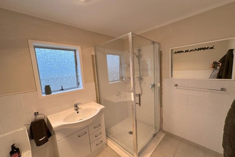 Photo of property in 1/10 Salem Place, Torbay, Auckland, 0630
