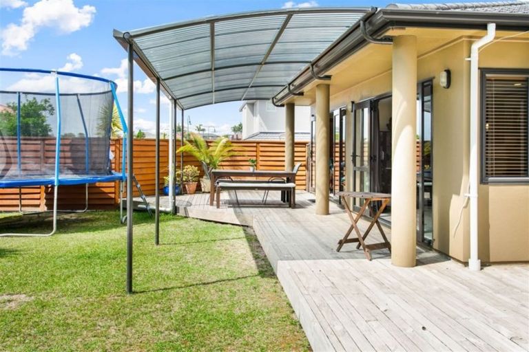 Photo of property in 44 Roy Maloney Drive, Henderson, Auckland, 0612