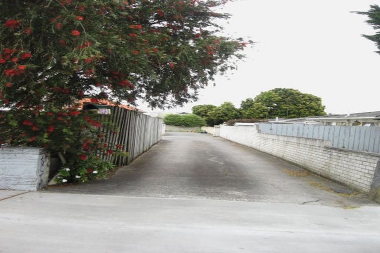 Photo of property in 1/4044 Great North Road, Glen Eden, Auckland, 0602