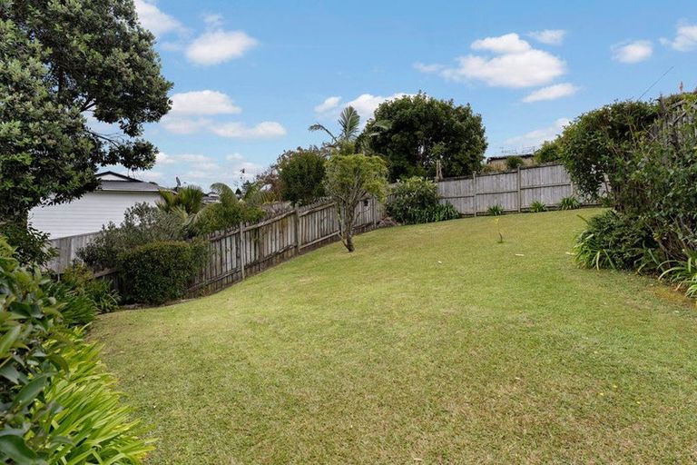 Photo of property in 6 Tetrarch Place, Totara Vale, Auckland, 0629
