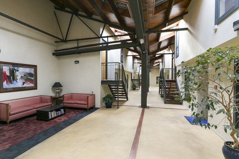 Photo of property in Metro Apartments, 5/220 Thorndon Quay, Pipitea, Wellington, 6011