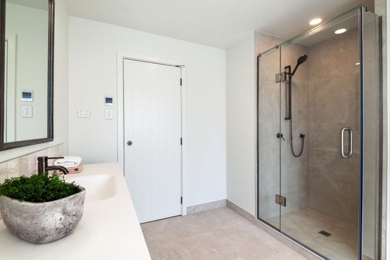 Photo of property in 1 William Bond Street, Stanley Point, Auckland, 0624