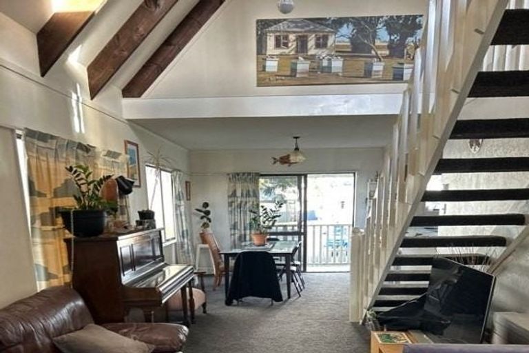 Photo of property in 8 Wallis Street, Raglan, 3225