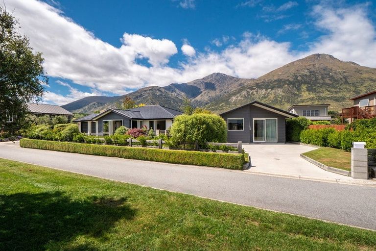 Photo of property in 10 Coburn Place, Lake Hayes, Queenstown, 9304