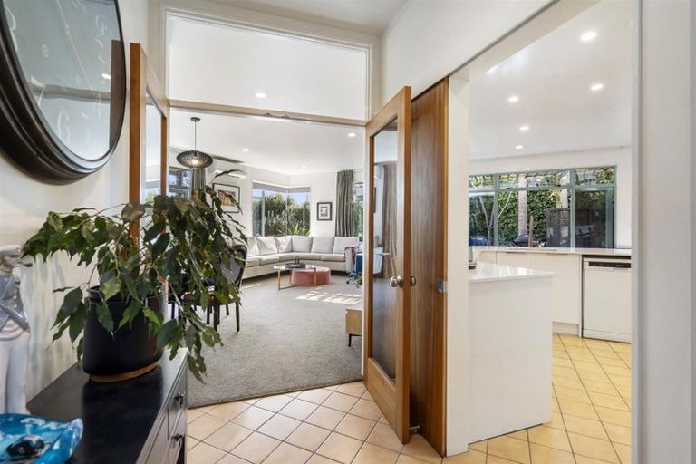 Photo of property in 2/110 Aberdeen Road, Campbells Bay, Auckland, 0620