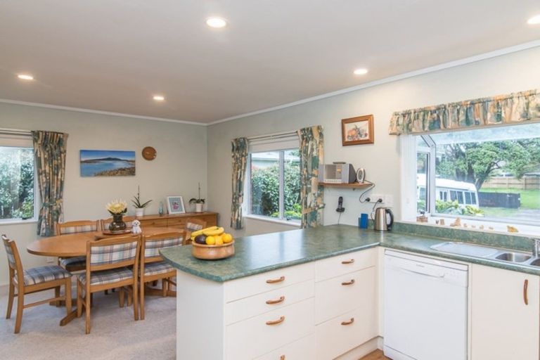 Photo of property in 59 Queens Road, Waikanae Beach, Waikanae, 5036