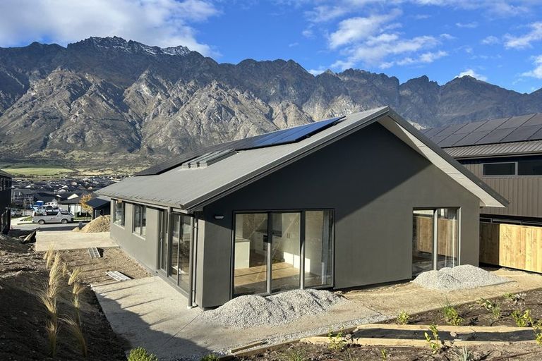 Photo of property in 10 Friesian Close, Jacks Point, 9371