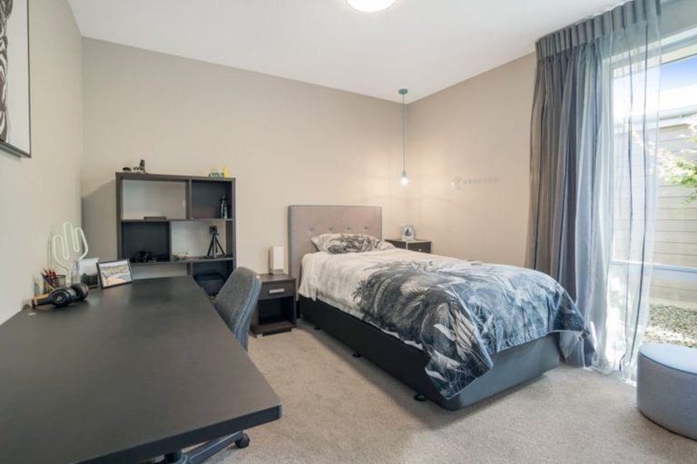 Photo of property in 12 Edgewood Place, Wanaka, 9305