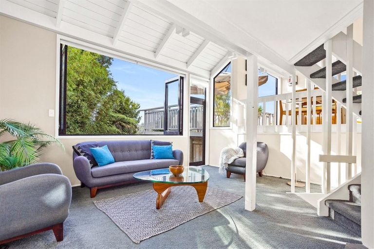 Photo of property in 1 Radiata Lane, Chatswood, Auckland, 0626