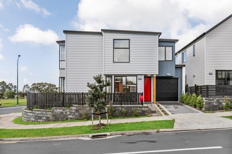 Photo of property in 2 Tihema Lane, Westgate, Auckland, 0614