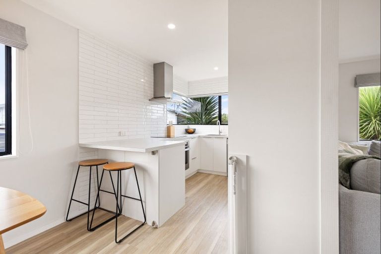 Photo of property in 100 Hillcrest Drive, Kelvin Grove, Palmerston North, 4414