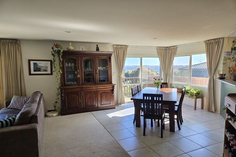 Photo of property in 37 Lorikeet Place, Unsworth Heights, Auckland, 0632