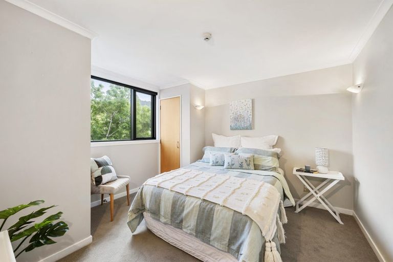 Photo of property in Endeavour Apartments, 21/125 Thorndon Quay, Pipitea, Wellington, 6011