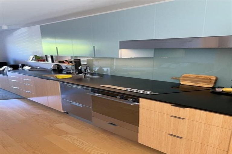 Photo of property in 76 Brougham Street, Mount Victoria, Wellington, 6011