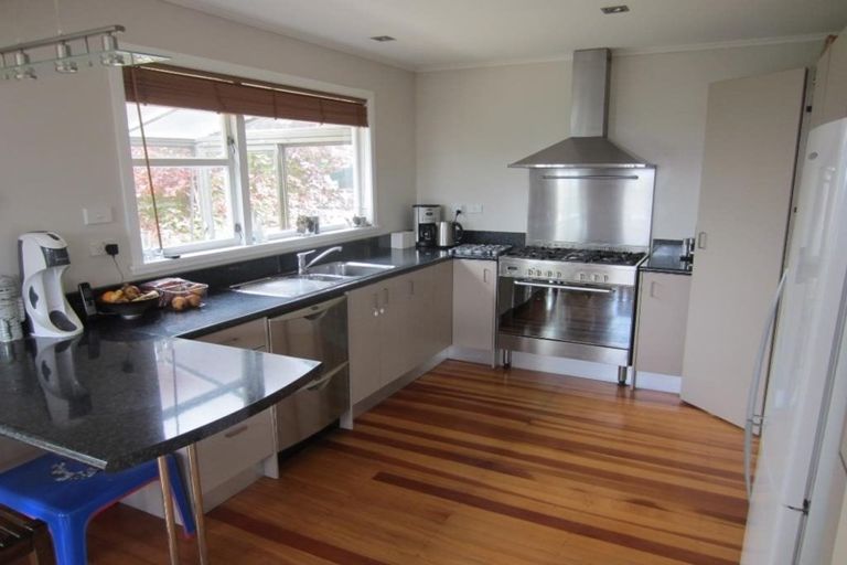 Photo of property in 3 Bede Grove, Tawa, Wellington, 5028