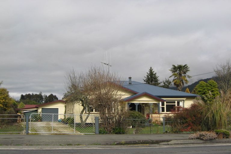 Photo of property in 54a Waller Street, Murchison, 7007