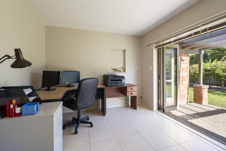 Photo of property in 98 Polson Hill Drive, Aokautere, Palmerston North, 4471