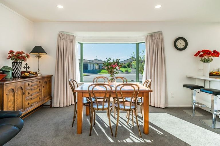 Photo of property in 7 Balmerino Grove, Waikanae, 5036