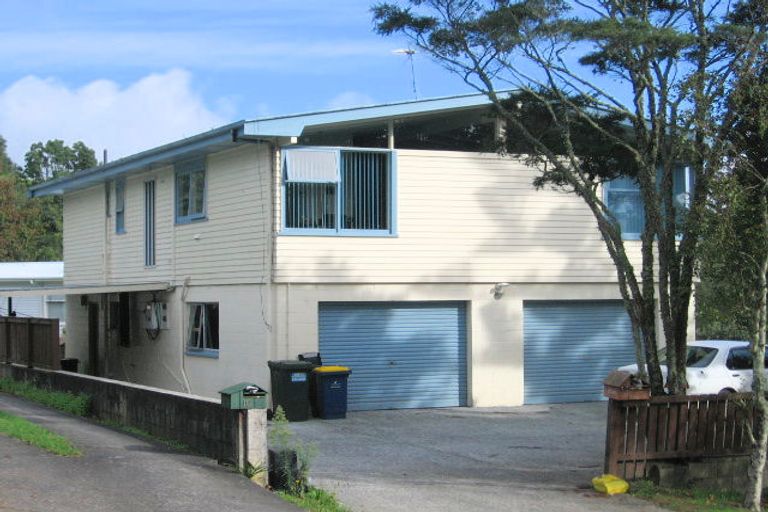 Photo of property in 12 Castleford Street, Green Bay, Auckland, 0604