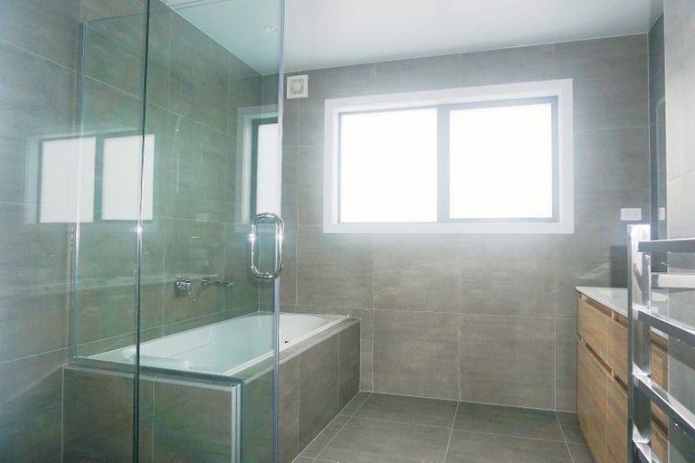 Photo of property in 1 Kea Road, Silverdale, 0932