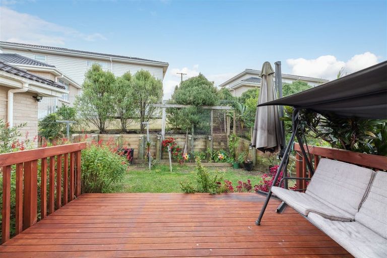 Photo of property in 2 Manatu Lane, Kelston, Auckland, 0602