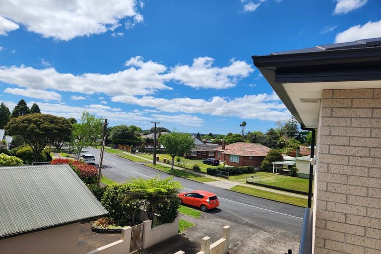 Photo of property in 64c Yeovil Road, Te Atatu Peninsula, Auckland, 0610