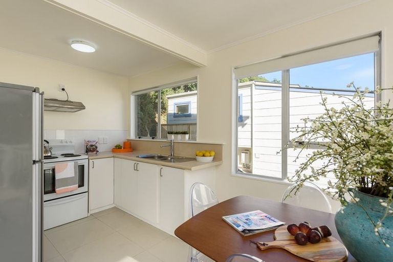 Photo of property in 59a Hungerford Road, Houghton Bay, Wellington, 6023