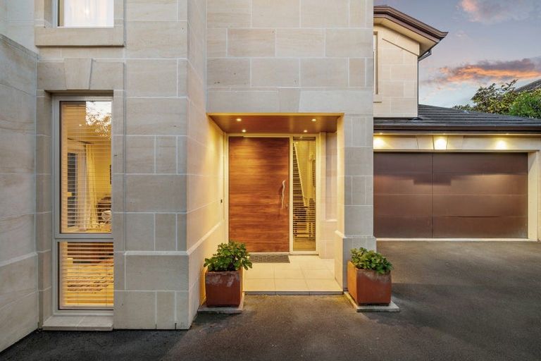 Photo of property in 101 Aikmans Road, Merivale, Christchurch, 8014