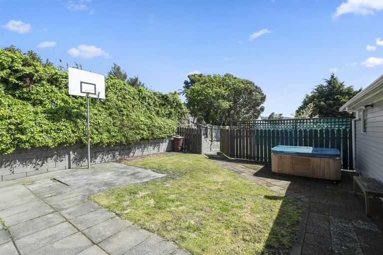 Photo of property in 5 Walton Road, Paraparaumu Beach, Paraparaumu, 5032