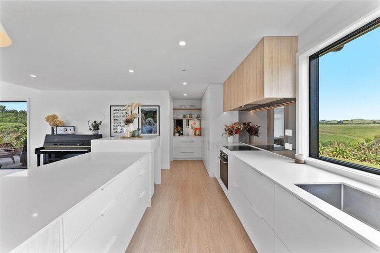 Photo of property in Tapuae, 26 Washer Road, Omata, New Plymouth, 4374