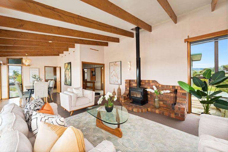 Photo of property in 42 Spence Road, Henderson, Auckland, 0612