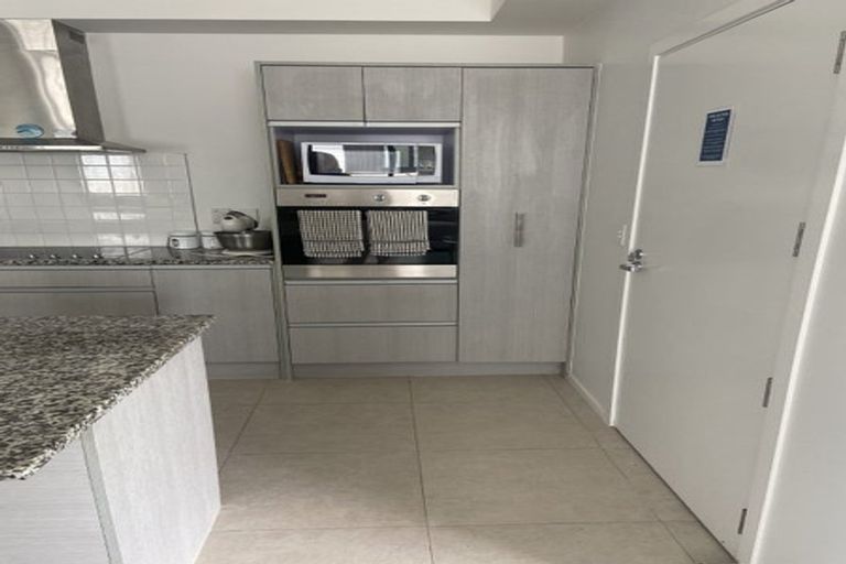 Photo of property in 1/11 Carlos Drive, Flat Bush, Auckland, 2016