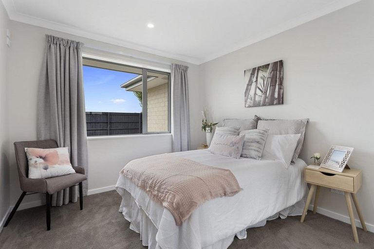 Photo of property in 15 Saint James Place, Rangiora, 7400