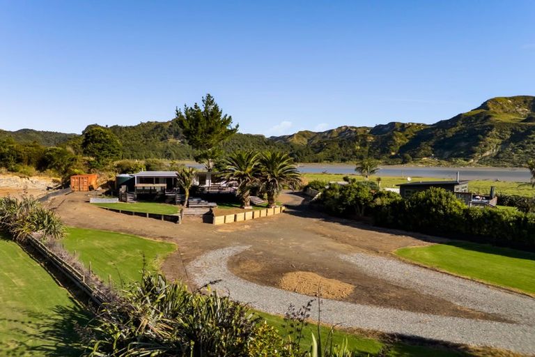 Photo of property in 173 Te Mahoe Road, Mokau, 4376