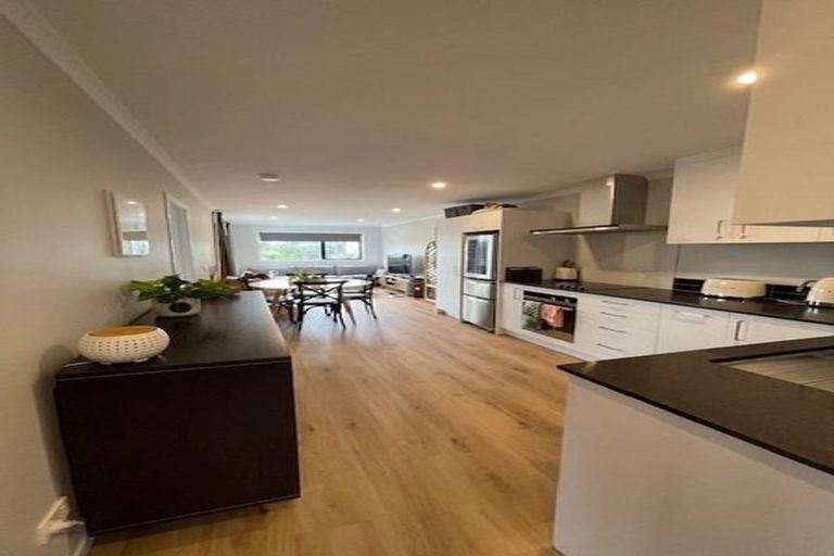 Photo of property in 2 Honowai Street, Kumeu, 0810