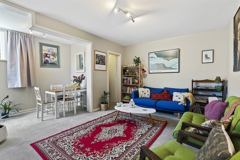 Photo of property in 29 Kellsmere Crescent, Island Bay, Wellington, 6023