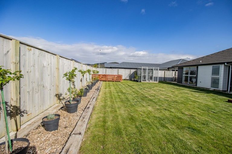Photo of property in 4 Mediterranean Grove, Fitzherbert, Palmerston North, 4410