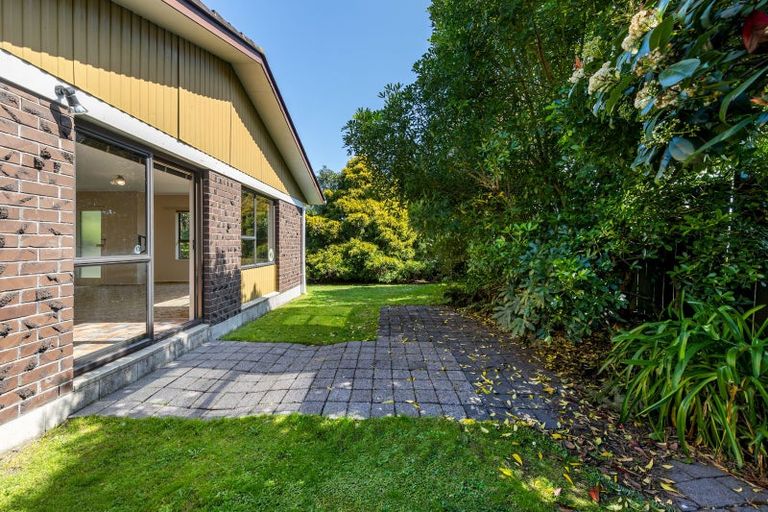 Photo of property in 2/35 Ti Nana Crescent, Henderson, Auckland, 0610